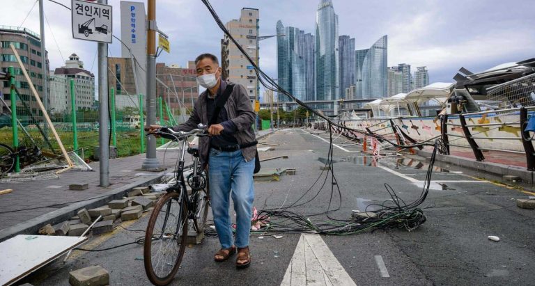 El tifón Hinnamnor deja al menos dos muertos, 10 desaparecidos y miles de evacuados en Corea del Sur