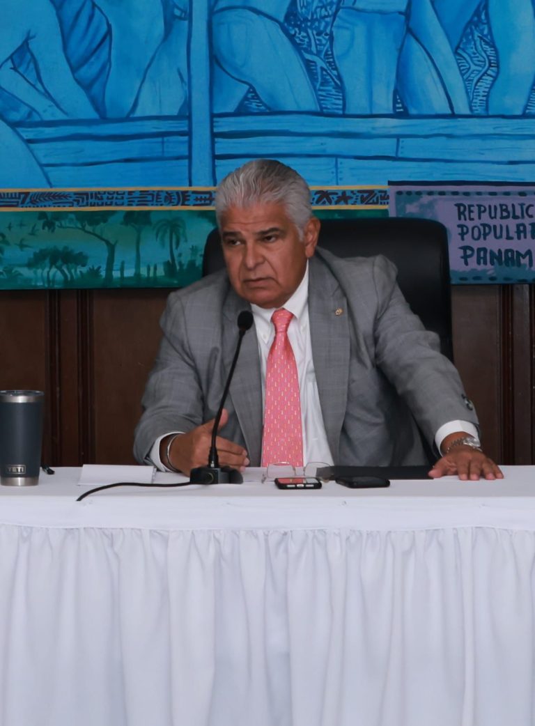 Cruzada Nacional para salvar la CSS, propone presidente Mulino