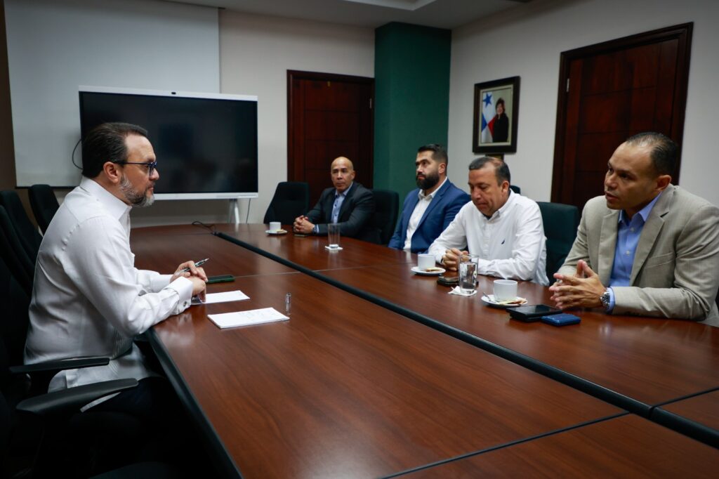 Empresarios presentan al MICI tres proyectos estratégicos para su expansión comercial en Panamá