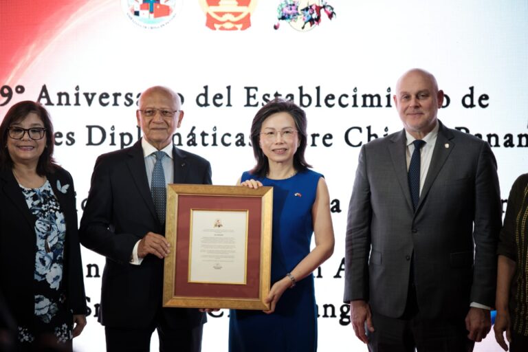 Embajadora Xueyuan se despide dejando importante donación para obras benéficas en Panamá