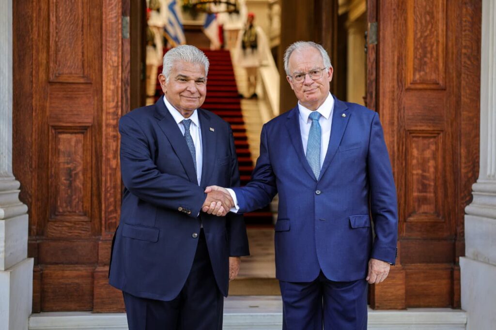 Panamá y Grecia reafirman compromiso con la libre navegación y el comercio global