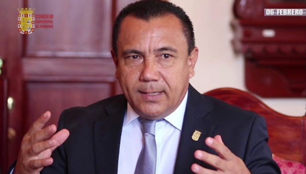 Concejo Municipal de Panamá elige a Doringo Vega como su nuevo presidente