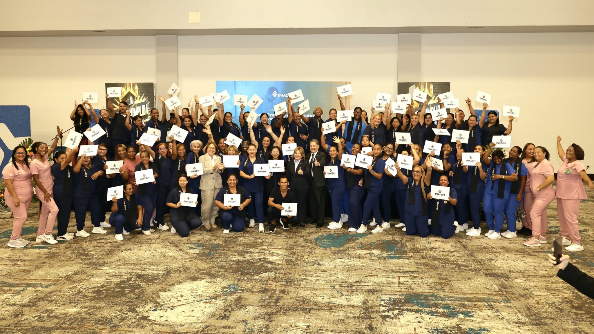 INADEH gradúa a 97 profesionales para fortalecer el cuidado de las personas mayores en Panamá