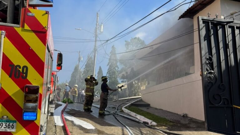 2 incendios en menos de hora y media. Bomberos controlan las situaciones