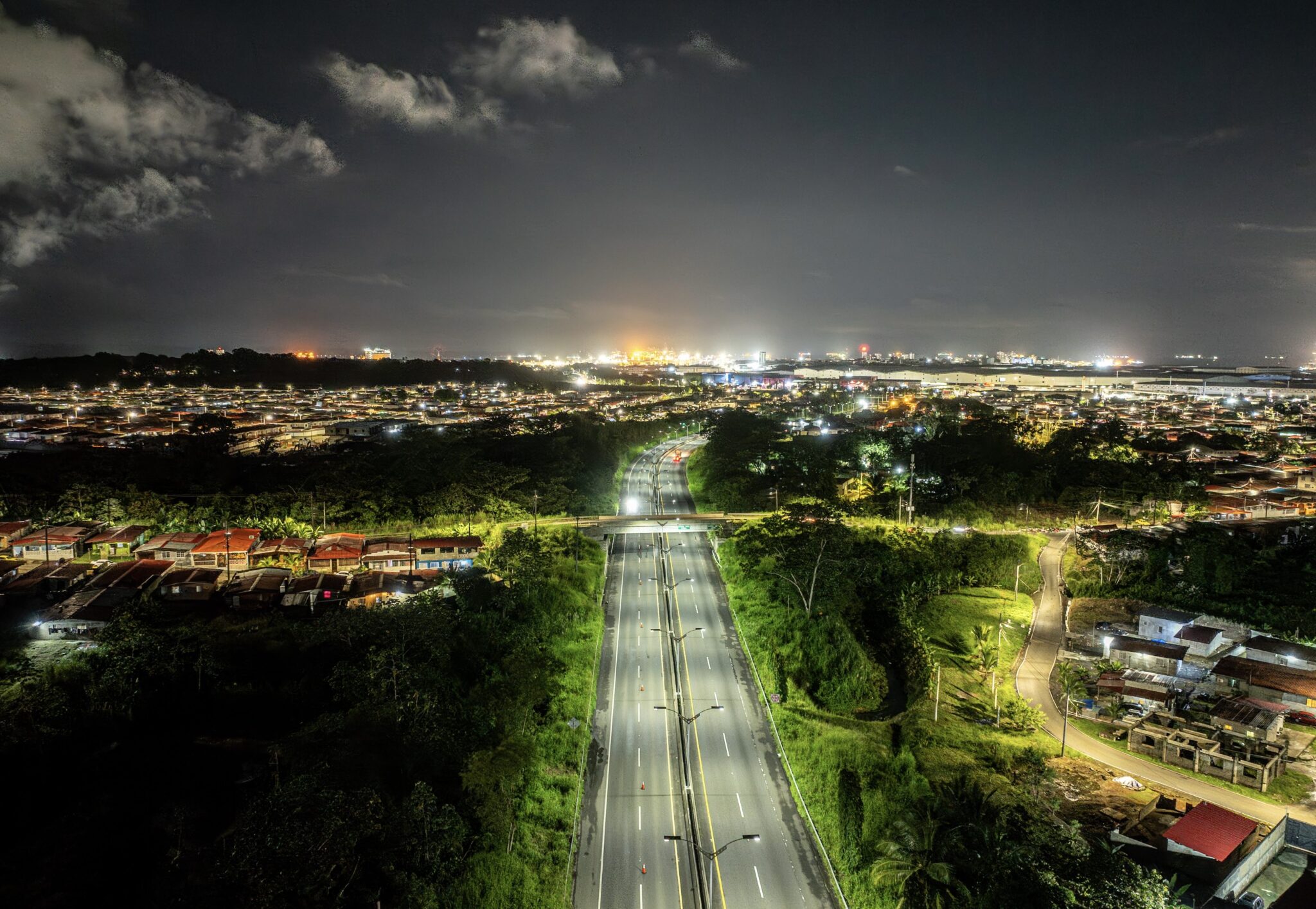 Concesionaria Madden Colón inicia nueva fase de iluminación solar en la Autopista Don Alberto Motta