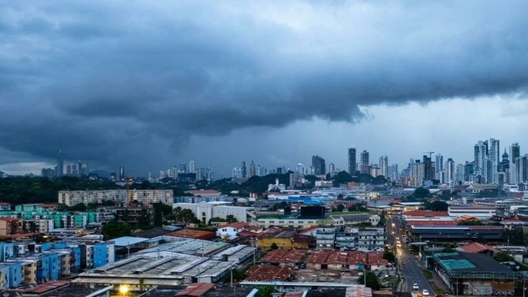Autoridades advierten sobre fuertes lluvias y posibles crecidas de ríos en varias regiones del país