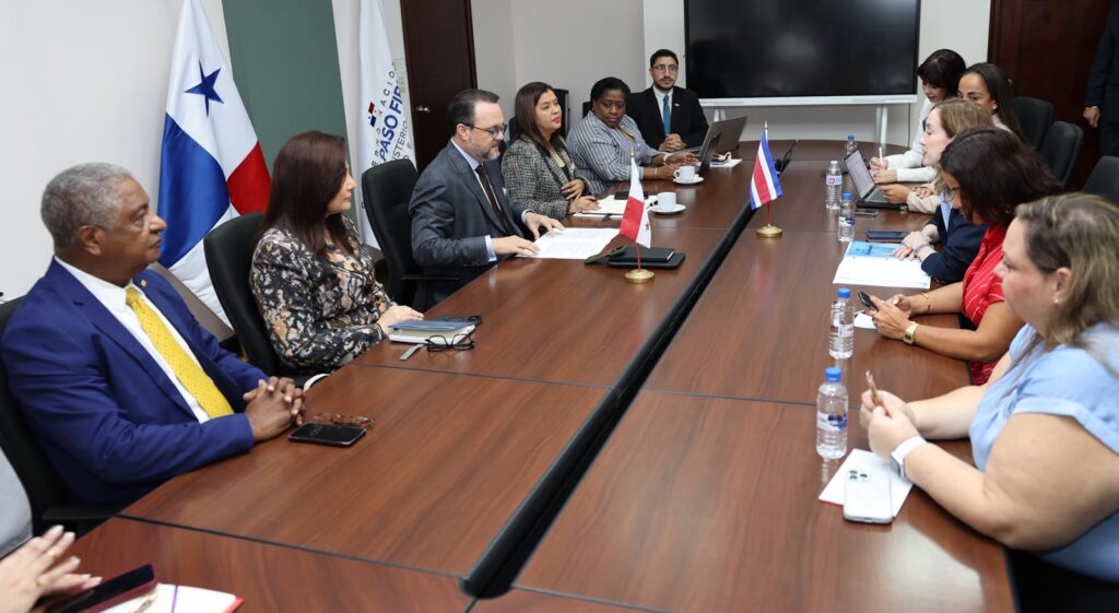 Panamá y Costa Rica retoman diálogo para buscar una solución a la disputa comercial