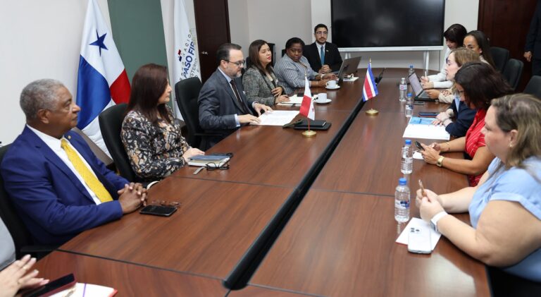Panamá y Costa Rica retoman diálogo para buscar una solución a la disputa comercial