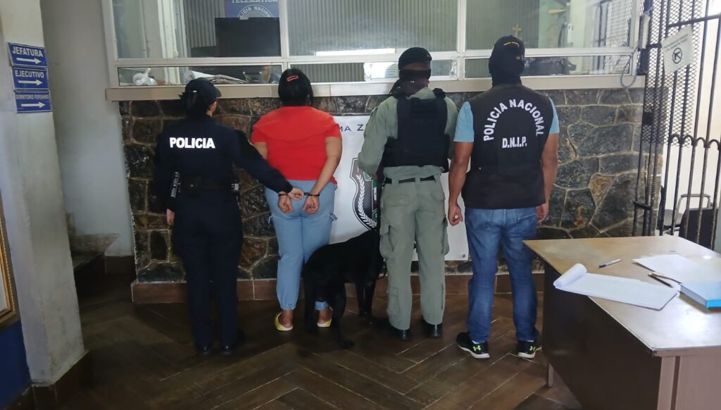 Aprehenden a mujer que intentaba ingresar presunta droga al centro penitenciario de Las Tablas