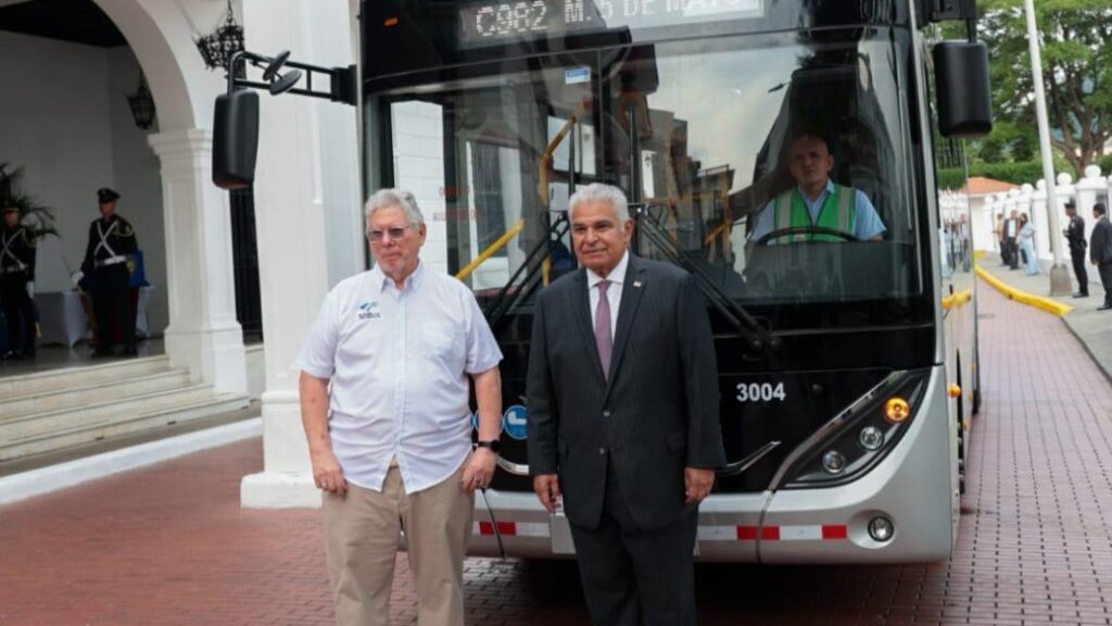 Casco Antiguo estrena cinco buses 100% eléctricos para un transporte más limpio y moderno