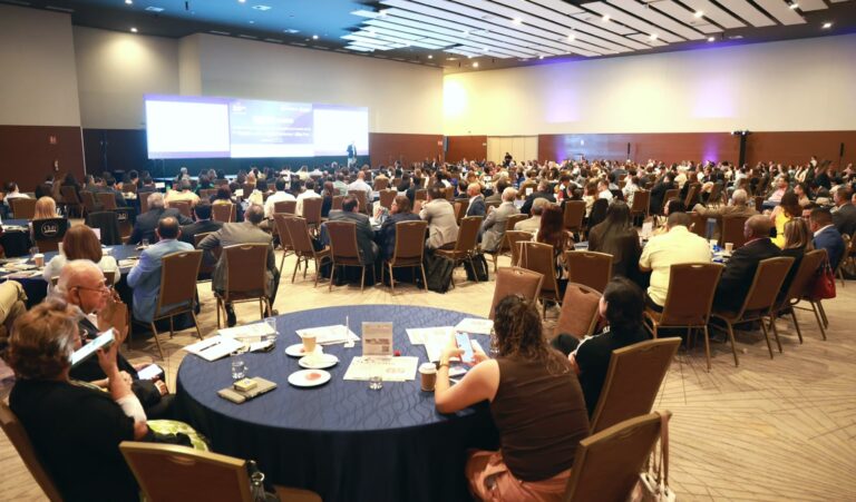 Más de 400 líderes empresariales analizaron en Panamá cómo convertir la disrupción por IA en resultados superiores y transformación