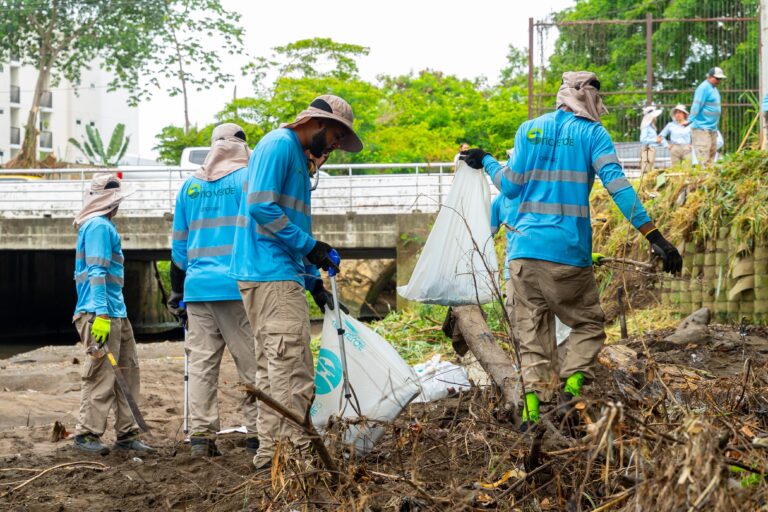 Más de 250 toneladas de desechos fueron extraídos en la mayor limpieza del litoral Pacífico