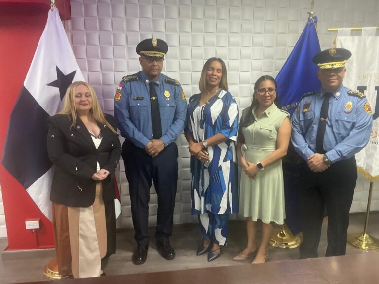 Bomberos y Universidad del Caribe fortalecen alianza para impulsar la formación profesional