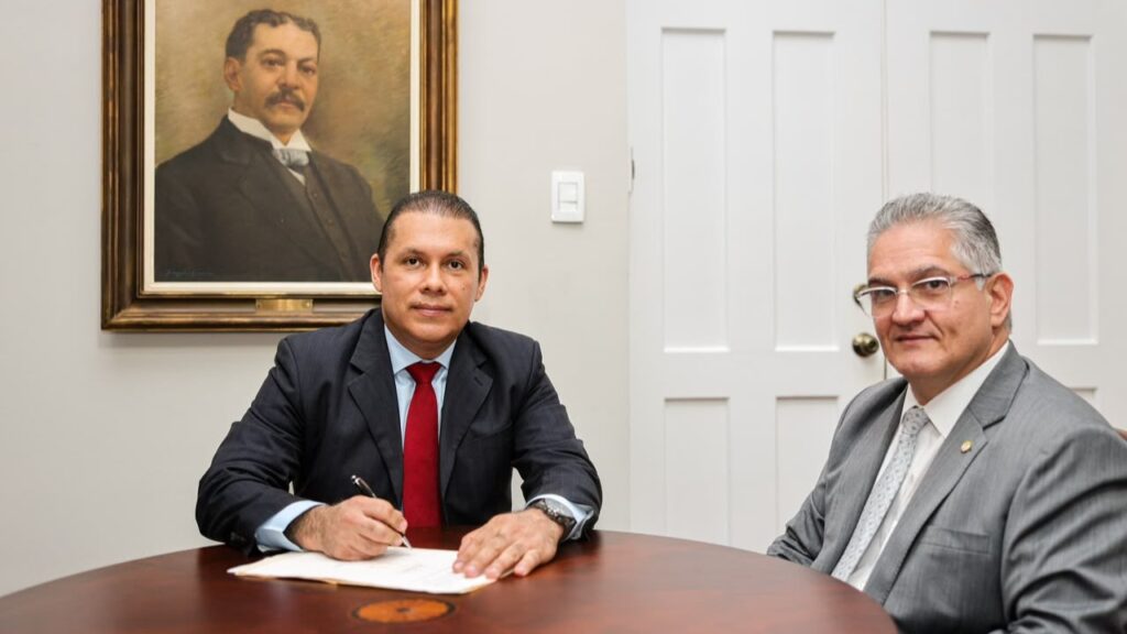 William González asume como nuevo viceministro administrativo del Meduca