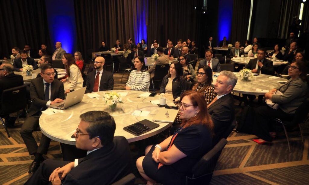 Panamá pone en debate el futuro de los fondos de pensiones y el uso de inteligencia artificial
