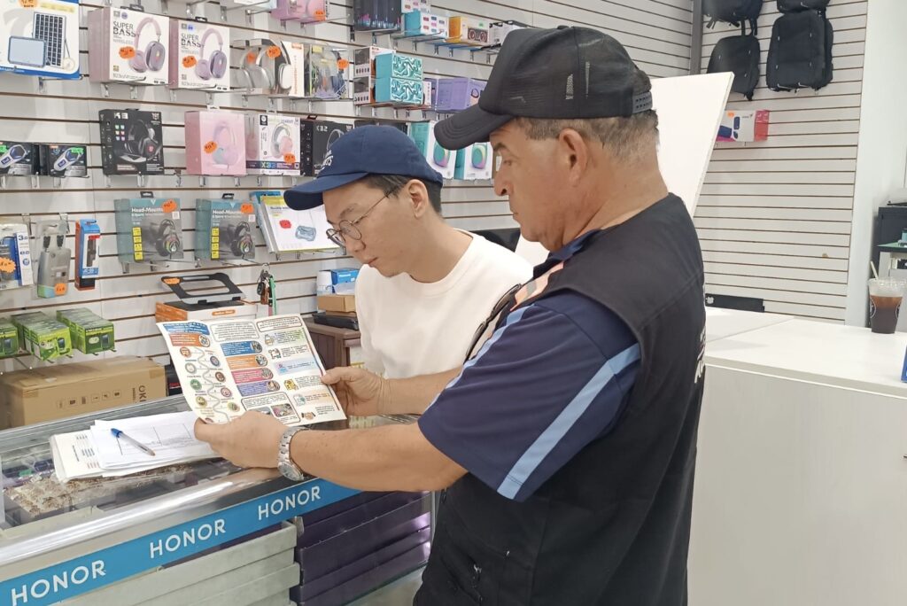 Comercios de Coclé y Chiriquí reciben orientación de Acodeco sobre normas de protección al consumidor