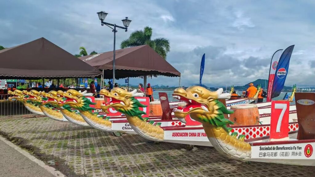 Deporte, cultura y solidaridad marcaron la 11.ª Carrera de Botes de Dragón de Panamá